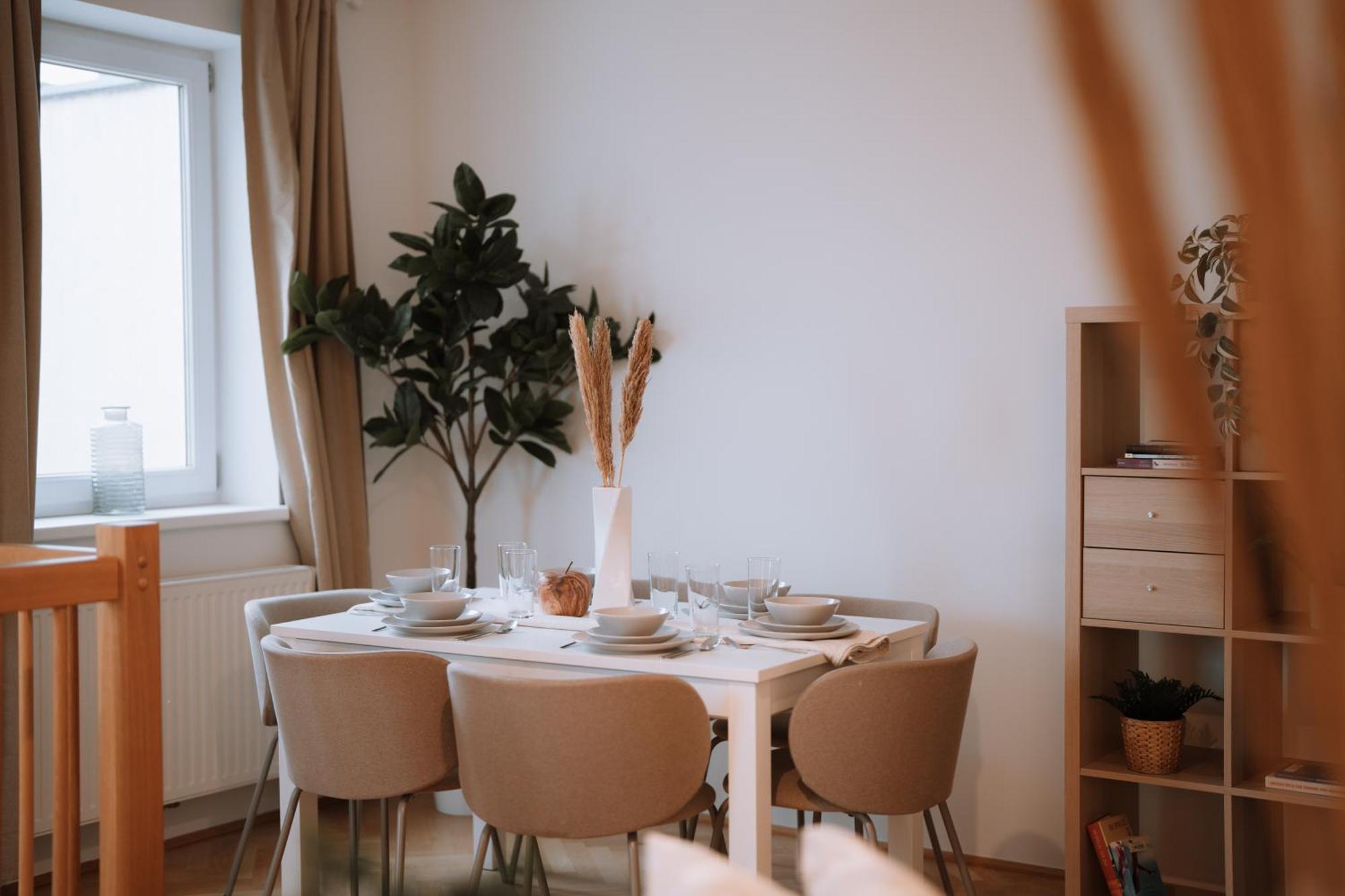 90Qm, 3 Bedrooms, Near Schoenbrunn, Balcony - Axara Housing Wina Bagian luar foto