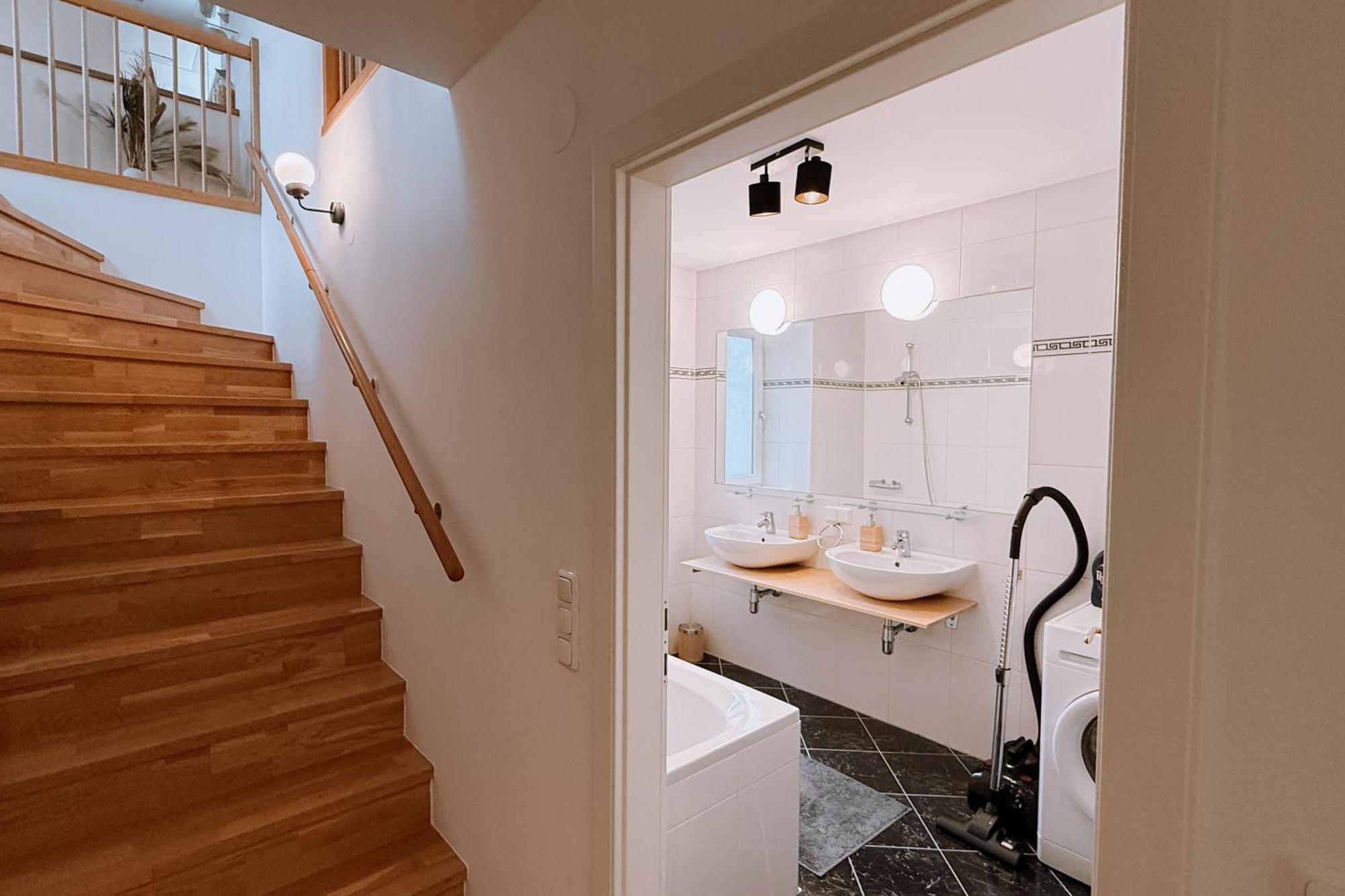 90Qm, 3 Bedrooms, Near Schoenbrunn, Balcony - Axara Housing Wina Bagian luar foto